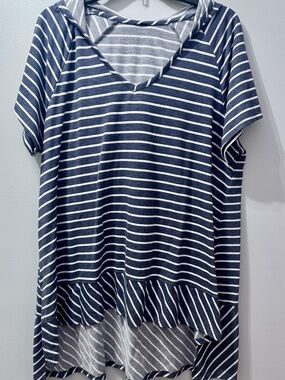 Lane Bryant Striped Short-Sleeve V-Neck Hooded Top in Navy and White, Size ~16